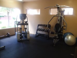 Fitness facility - Pretty plush and comfortable condo convenient to many amenities and activities (Glendale)