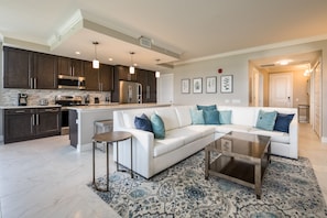 TV connectée de 65 pouces avec chaßnes par cùble, télévision