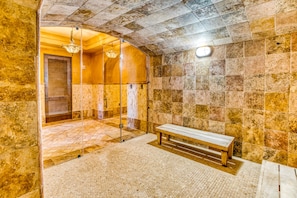 Sales de tractament per a parelles, sauna i banyera d'hidromassatge