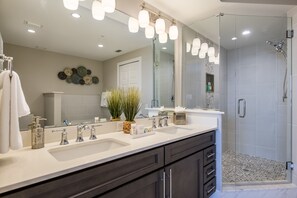 Combined shower/tub, rainfall showerhead, hair dryer, bathrobes - Siena at Bella Collina (Montverde)