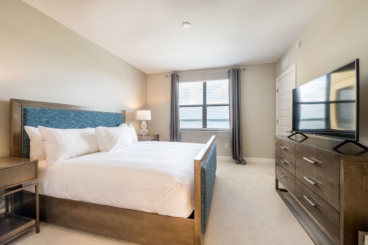 Premium bedding, pillowtop beds, in-room safe, laptop workspace