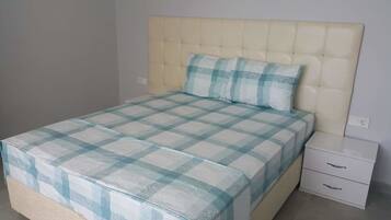 2 chambres, chambres insonorisées, fer et planche à repasser