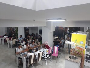 Se sirven desayunos, almuerzos y cenas