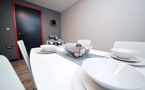 City Apartment | Family dining
