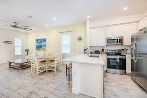 Fridge, oven, stovetop, dishwasher