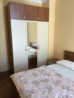 1 bedroom, desk, iron/ironing board, WiFi
