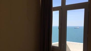 1 makuuhuone, työpöytä, silitysrauta/-lauta, Wi-Fi