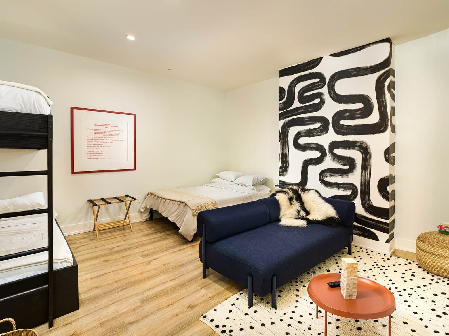 8 bedrooms, iron/ironing board, WiFi, bed sheets