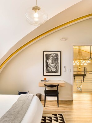 8 slaapkamers, een strijkplank/strijkijzer, wifi, beddengoed