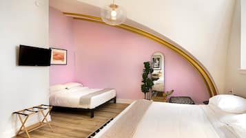 8 bedrooms, iron/ironing board, WiFi, bed sheets