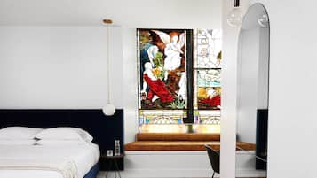 8 bedrooms, iron/ironing board, WiFi, bed sheets