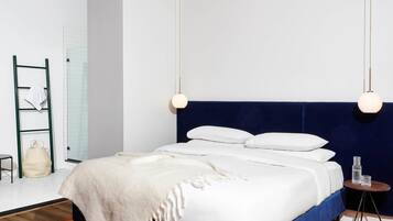 8 bedrooms, iron/ironing board, WiFi, bed sheets