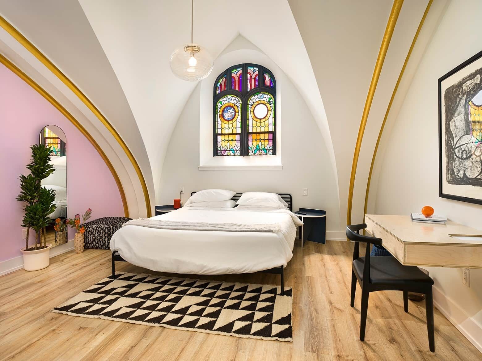 8 bedrooms, iron/ironing board, WiFi, bed sheets