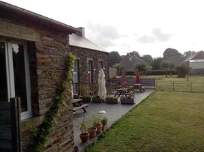 Outdoor dining - Popote & Polochon (Saint-Martin-sur-Oust)