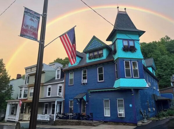 Exterior - 2 Master Bedrooms-Kings (Jim Thorpe)