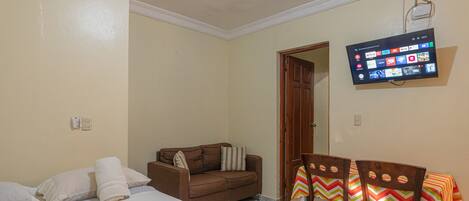 1 chambre, bureau, fer et planche Ă repasser, Wi-Fi gratuit