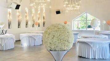 Comfort Double Room, Ensuite, Canal View | Restaurant