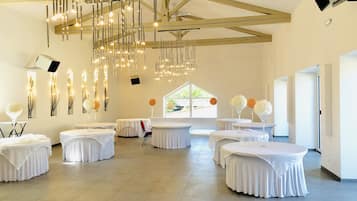 Comfort-Doppelzimmer, mit Bad, Kanalblick | Restaurant
