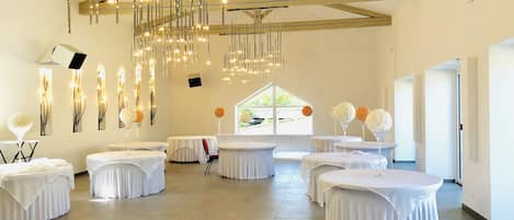 Comfort-Doppelzimmer, mit Bad, Kanalblick | Restaurant