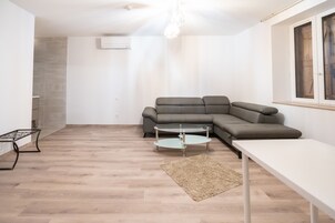 Comfort Suite, Ensuite, Canal View | Lounge