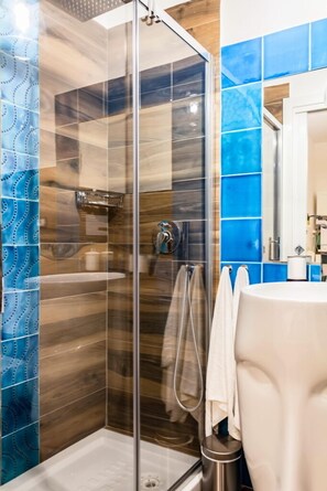 Doppia Classic | Bagno | Doccia, set di cortesia gratuito, asciugacapelli, bidet