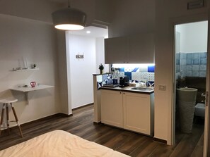 Deluxe tweepersoonskamer | Privékitchenette | Een espressoapparaat, een koffiezetapparaat/waterkoker, een waterkoker