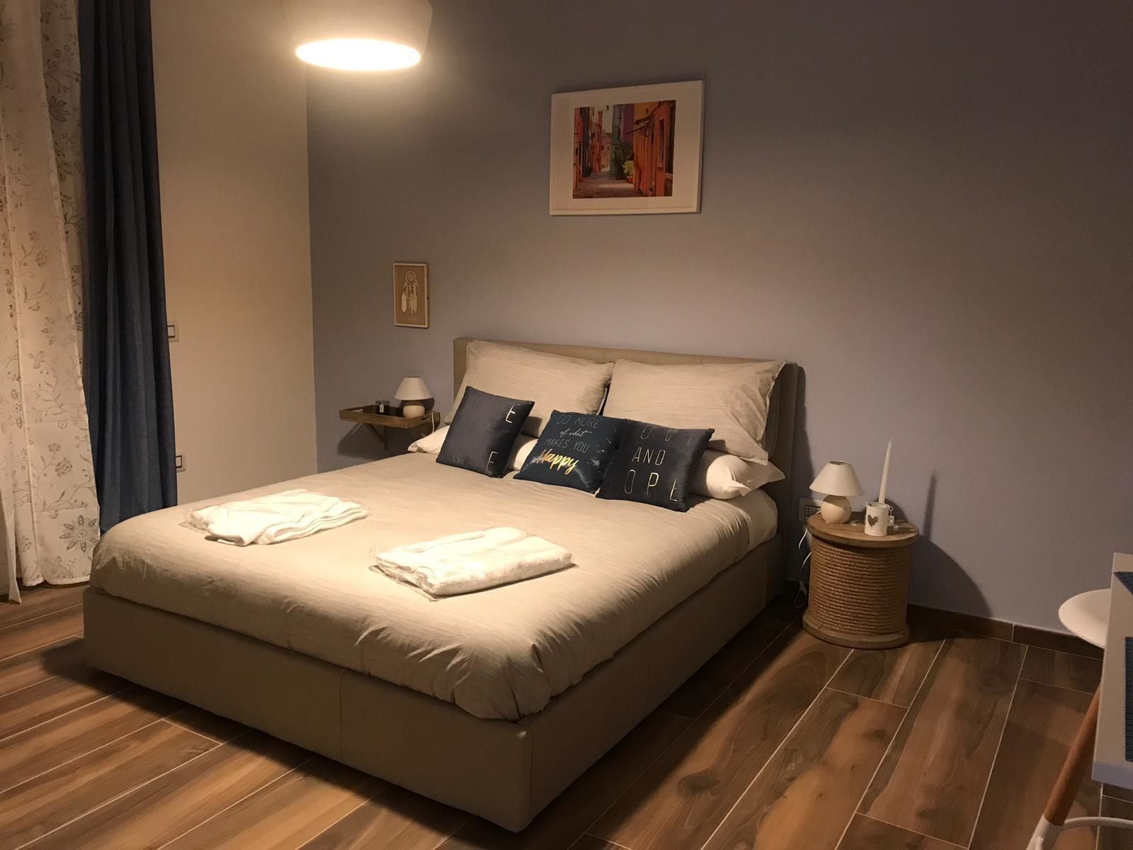 Kahden hengen deluxe-huone | Minibaari, ilmainen Wi-Fi, vuodevaatteet