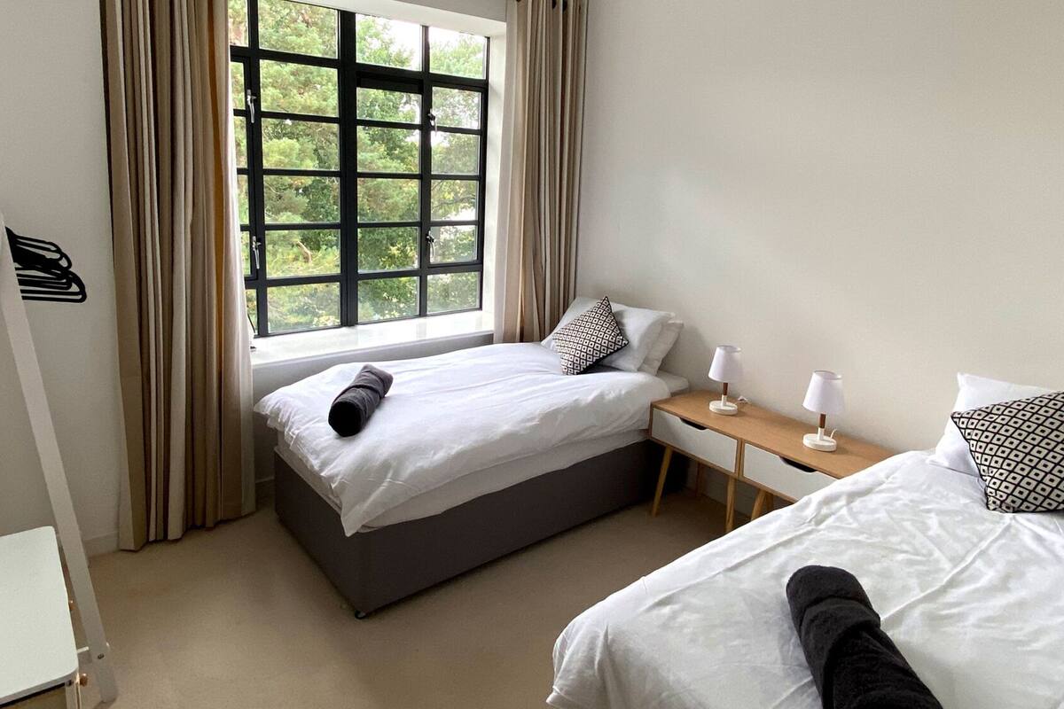 2 bedrooms, premium bedding, WiFi (free), bed sheets