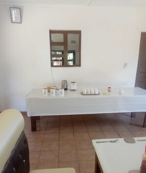 Breakfast, lunch and dinner served - Pamyesu Rest Haven (Livingstone)