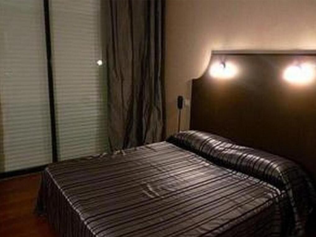 Soundproofing, cribs (free), rollaway beds (surcharge), WiFi (free)