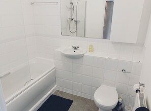 Apartment, 1 Schlafzimmer | Badezimmer | Dusche, kostenlose Toilettenartikel, Haartrockner, Handtücher