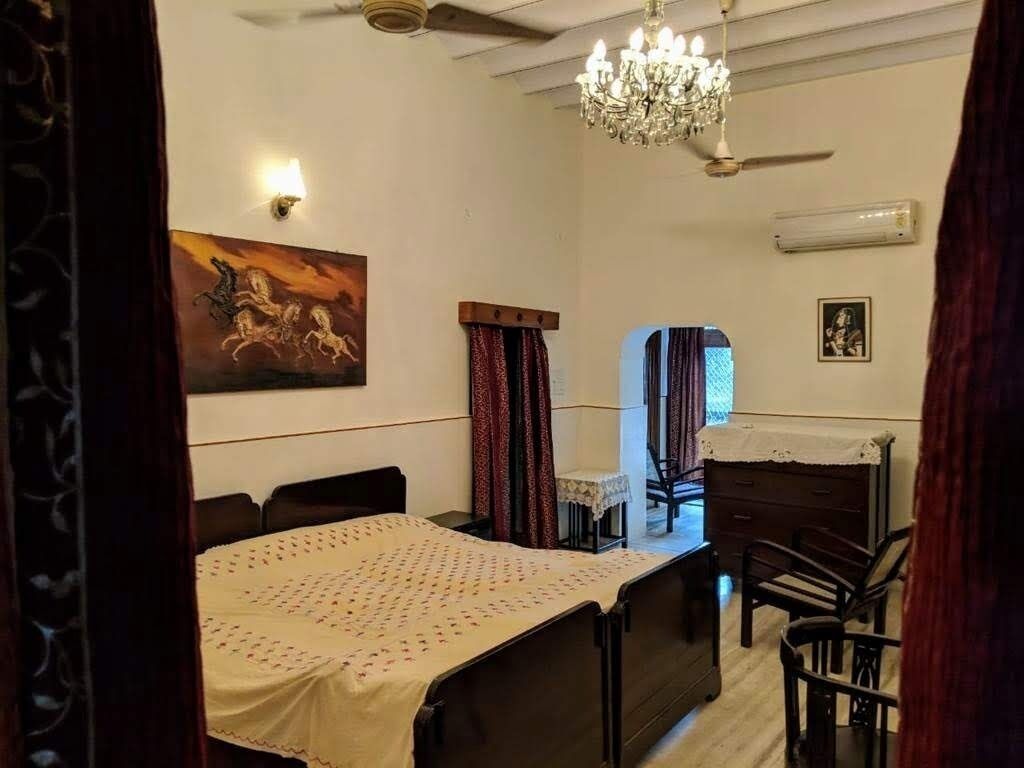 3 bedrooms, internet, bed sheets