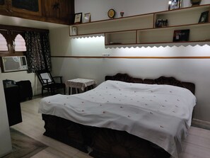 3 chambres, accès à Internet, literie fournie