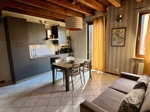 Deluxe Condo | Living area | Flat-screen TV - Verona Rooms (Verona)