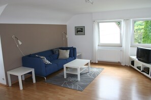 Living area - Fully furnished apartment for 2 people in Stuttgart-West (Stuttgart-West)