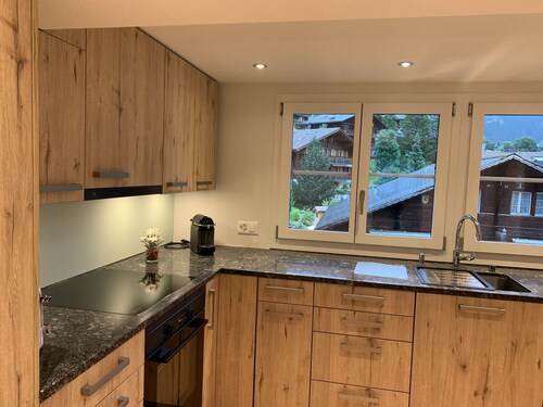 Mukava remontoitu 4 huoneen huoneisto lähellä vuorijunoja 4-5 hengelle