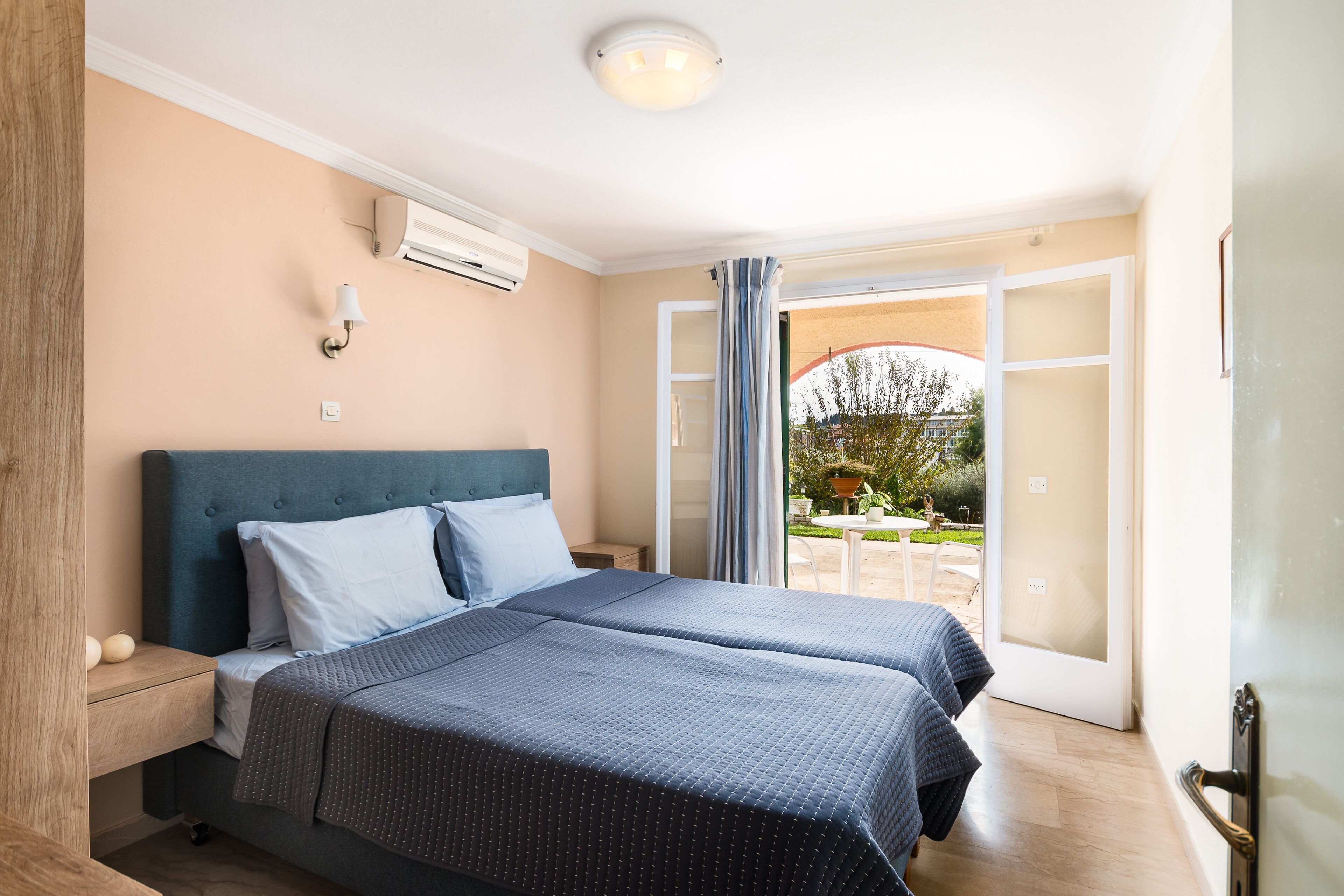 Appartement, 2 chambres | Coffres-forts dans les chambres, fer et planche à repasser