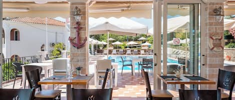 Breakfast, lunch, dinner served; Greek cuisine