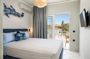 公寓, 2 間臥室, 泳池景觀, 池畔 | 客房內保險箱、熨斗/熨衣板、免費搖籃/嬰兒床、免費無線上網