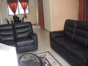 Villa, 3 Bedrooms | Living area - Résidence Leoblais (Douala)