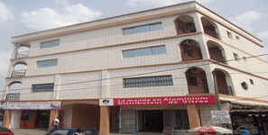 Front of property - Résidence Leoblais (Douala)