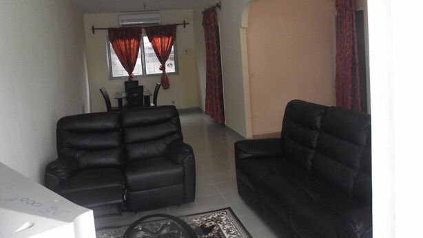 Villa, 3 Bedrooms | Living room - Résidence Leoblais (Douala)