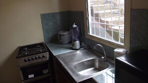 Villa, 3 Bedrooms | Private kitchen - Résidence Leoblais (Douala)