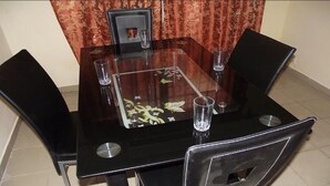Villa, 3 Bedrooms | In-room dining - Résidence Leoblais (Douala)
