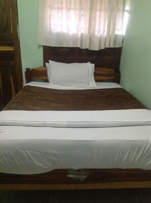 Standard Room | Desk, laptop workspace, iron/ironing board, rollaway beds - Kuta Way Lodge (Livingstone)