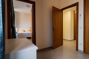 خزنة داخل الغرفة ومكتب وواي فاي مجانًا وملاءات أسرّة