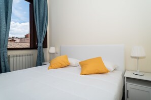 خزنة داخل الغرفة ومكتب وواي فاي مجانًا وملاءات أسرّة