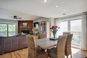 Interior - Carolina Treat: Oceanfront Townhome, Shared Pool. (Nags Head)