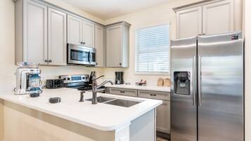 Fridge, oven, stovetop, dishwasher