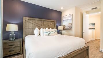 3 makuuhuonetta, tallelokero huoneessa, silitysrauta/-lauta